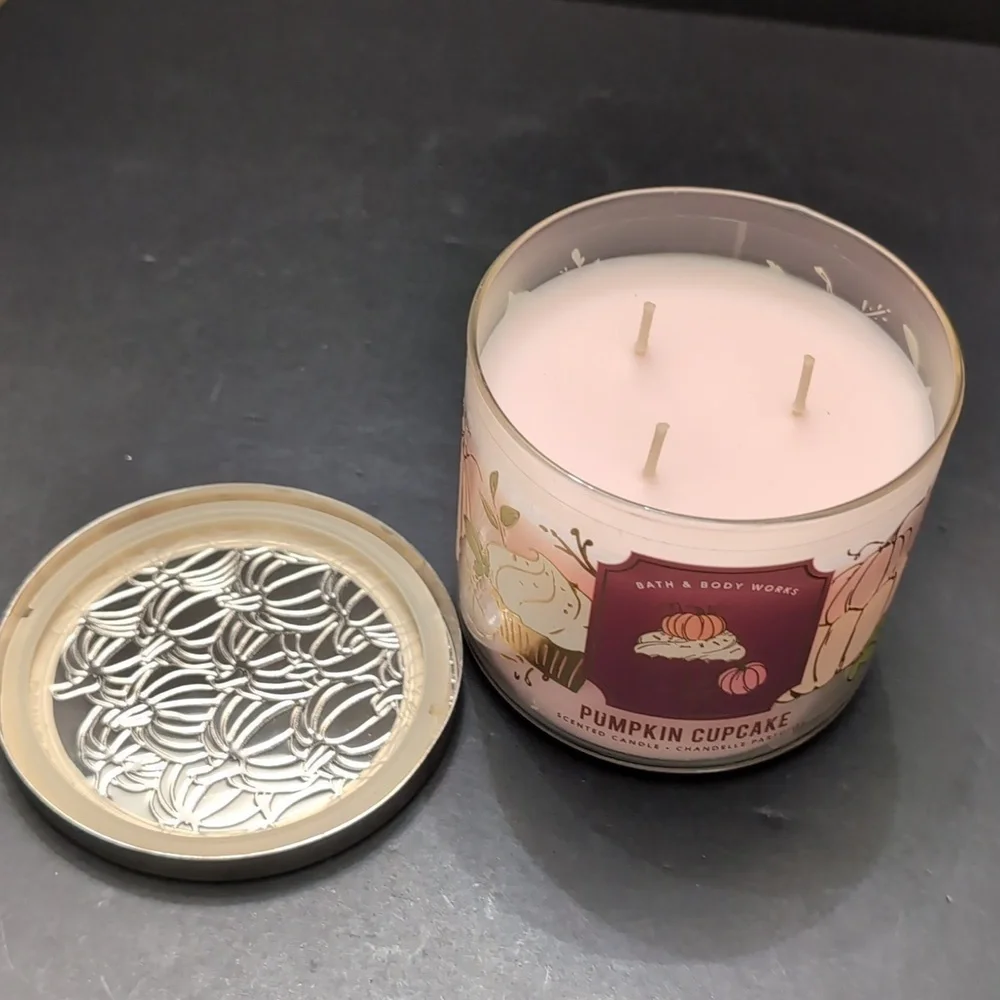NWOT,Bath & Body Works Pumpkin Cupcake 3 Wick Candle. - Picture 5 of 9